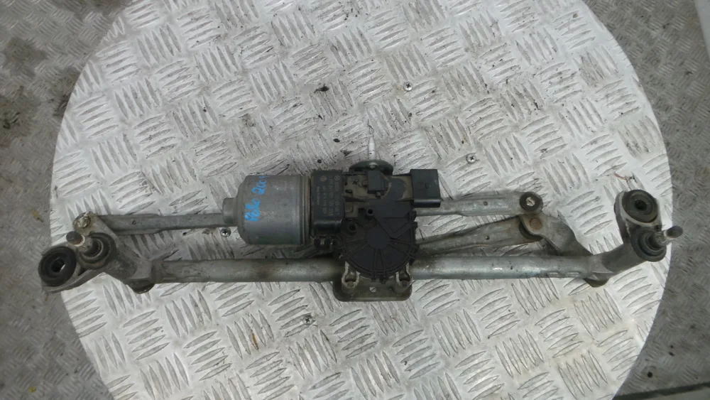 Essuie-glace moteur avant