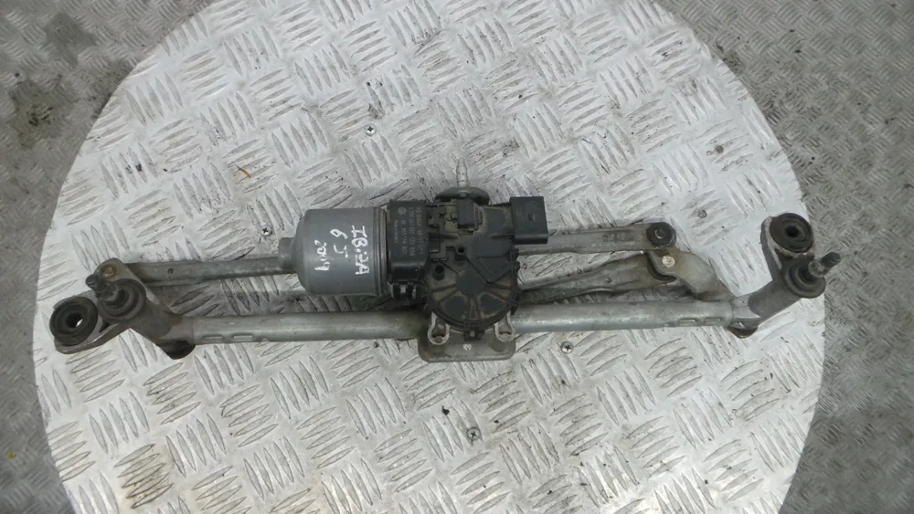 Essuie-glace moteur avant
