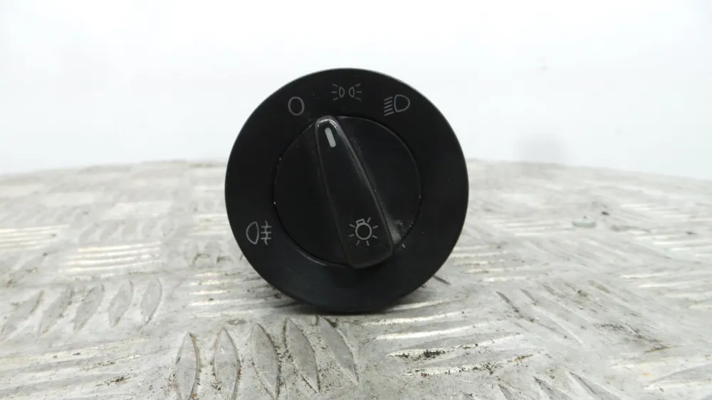 Light control stalk