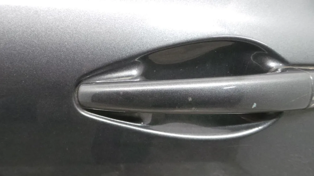 Poignée de porte avant gauche extérieure
