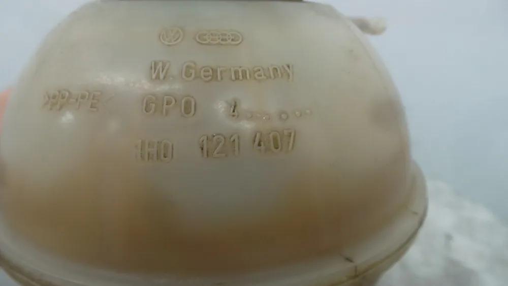 Coolant reservoir