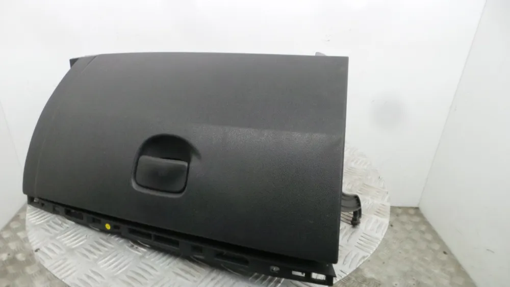 Glove Box / Compartment