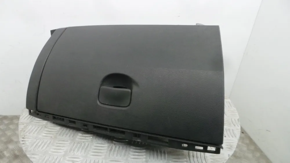 Glove Box / Compartment