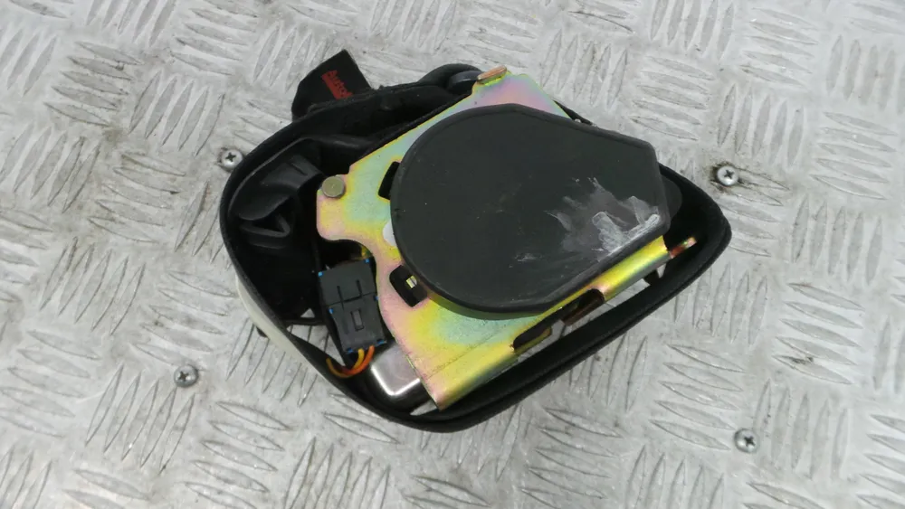 Left rear seatbelt