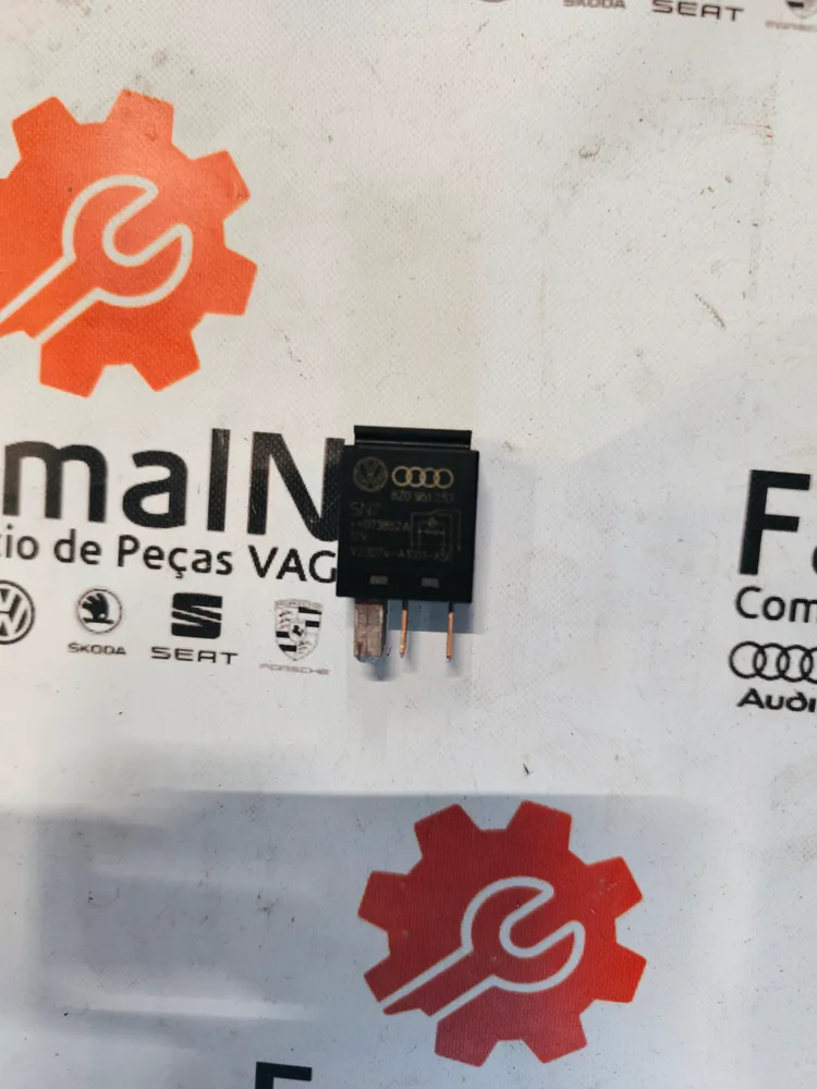 Relé