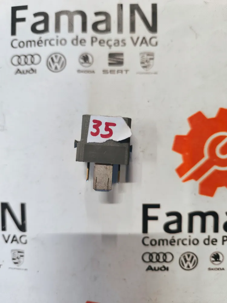 Relé