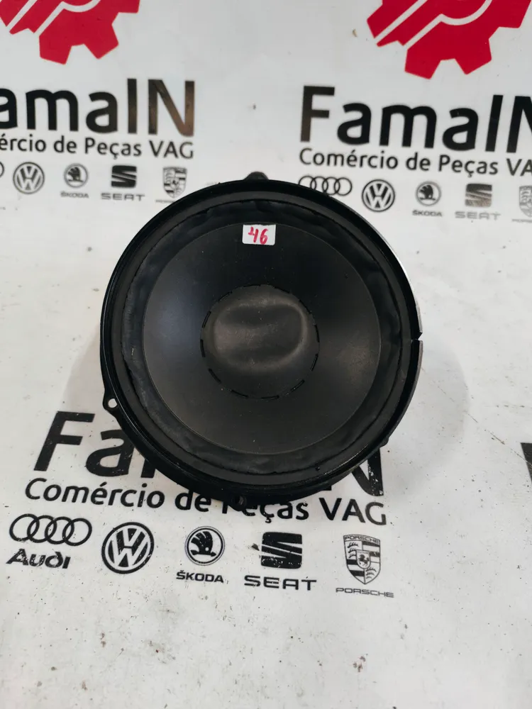 Sound system column / Speakers
