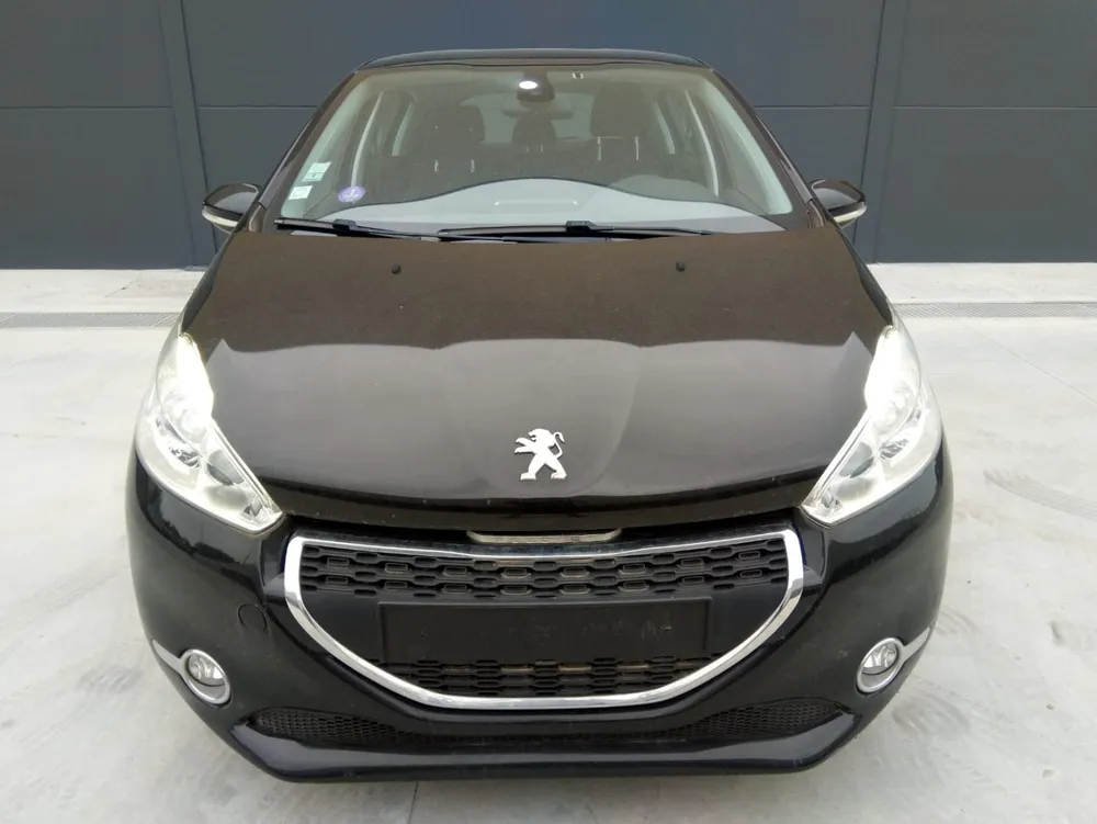 PEUGEOT 208 I