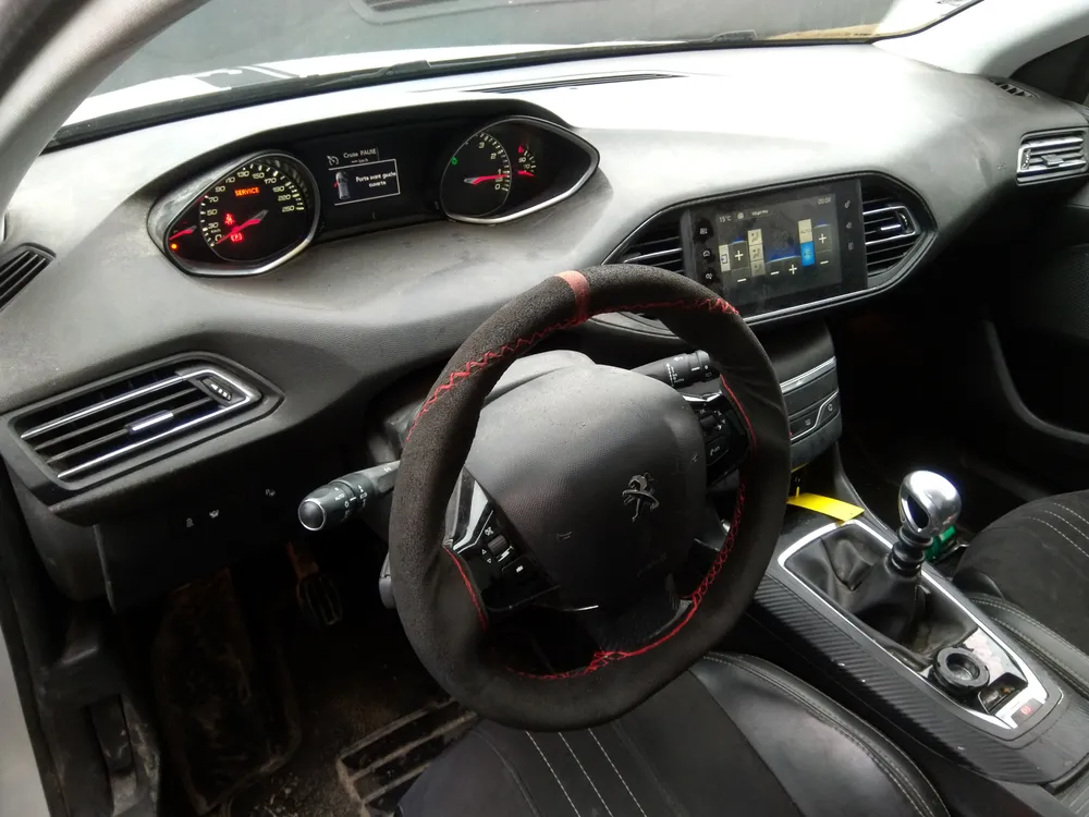 PEUGEOT 308 II 1.2 THP 130 (96 kW / 131 cv) [11.2013 - 06.2021] (2015)