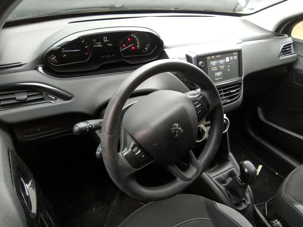PEUGEOT 208 I 1.2 VTI 82 (60 kW / 82 cv) [03.2012 - 12.2019] (2015)