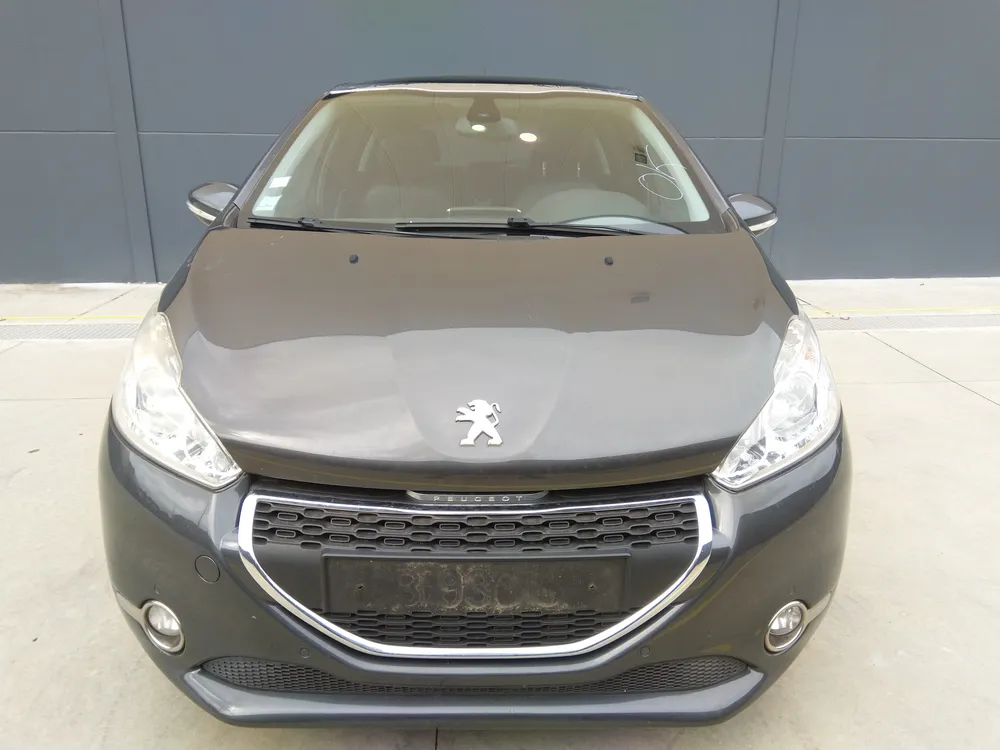 PEUGEOT 208 I