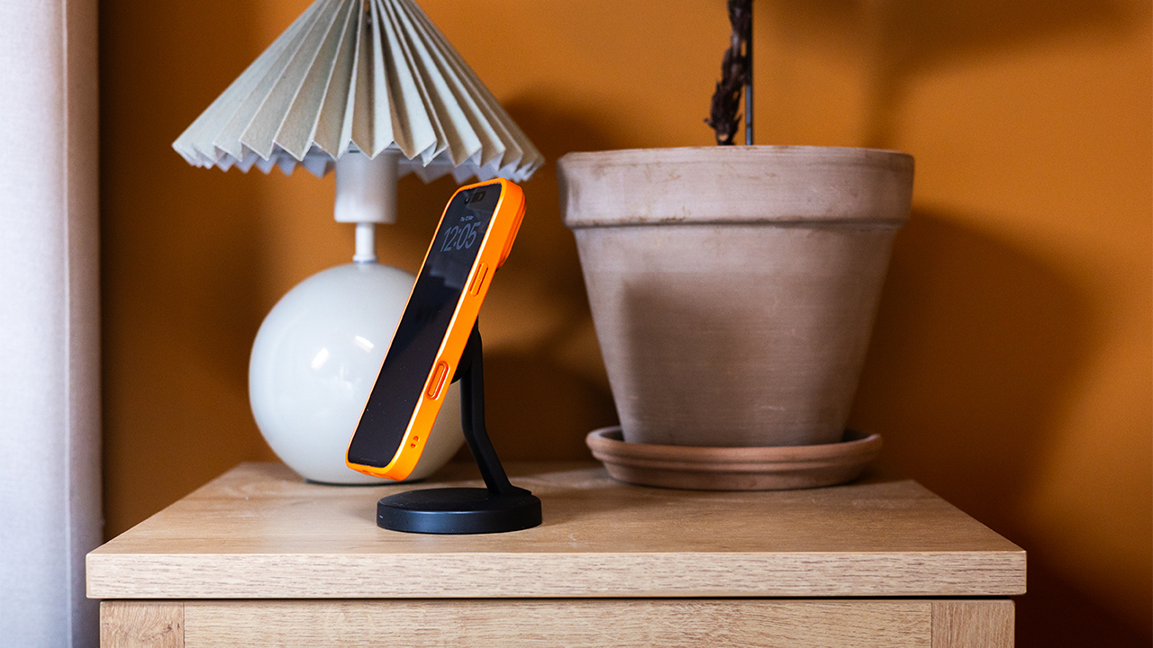 Phone charging on a WYE wireless charging stand