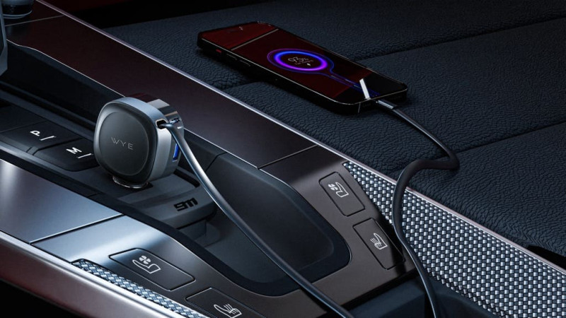 3-IN-1 Fast Charging In-Car Charger with Built-in Retractable Cable&A,C ports