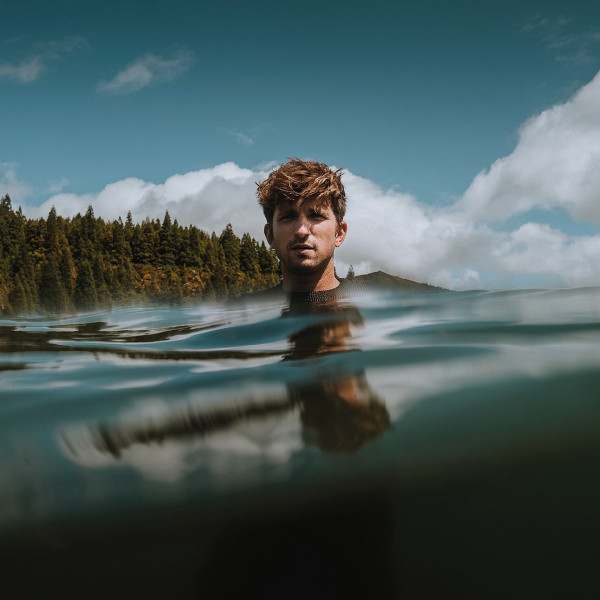 TOUT VA BIEN — COME A LITTLE CLOSER