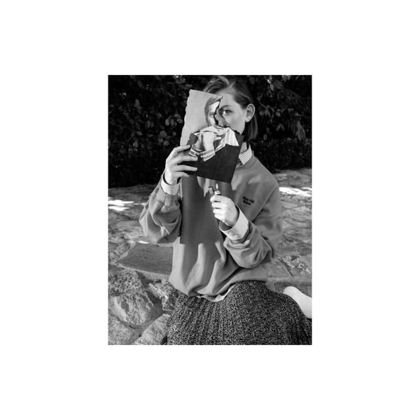 CARSTEN JOST — La Collectionneuse