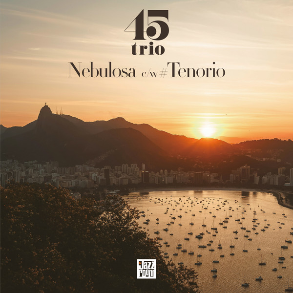 45 Trio — Nebulosa
