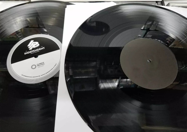 QUEENS OF THE STONE AGE — IN TIMES NEW ROMAN