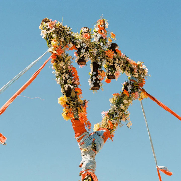 THE DEVIL WEARS PRADA — FLOWERS